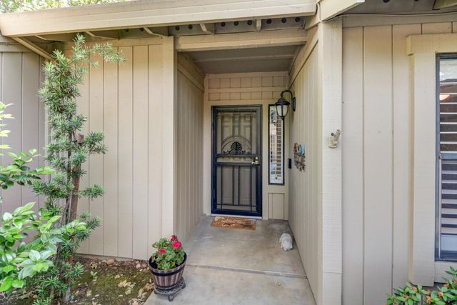 101 Morning Dove Ln, Folsom, CA 95630