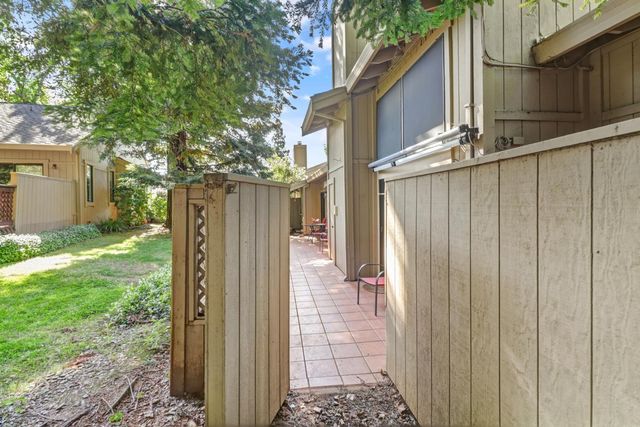 101 Morning Dove Ln, Folsom, CA 95630