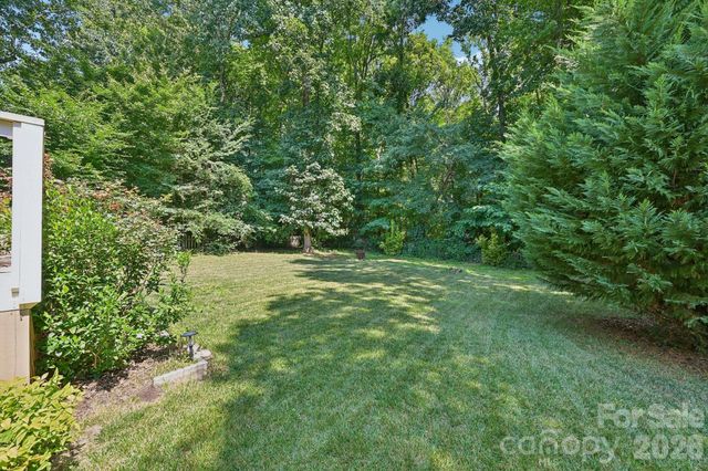 9338 Golden Pond Drive, Charlotte, NC 28269