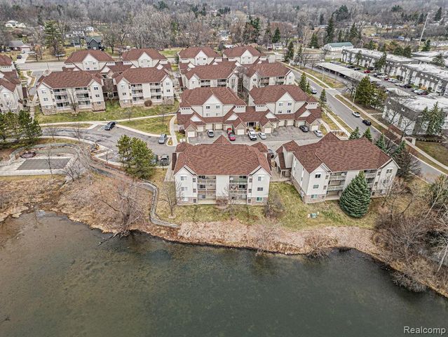 858 Amanda Lane, Pontiac, MI 48340