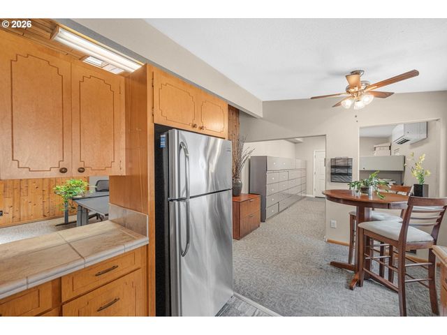 1525 WILLAMETTE FALLS Dr, West Linn, OR 97068