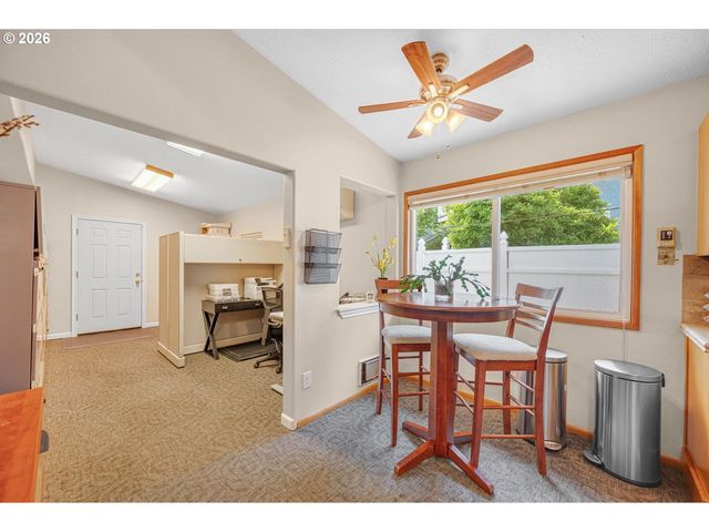 1525 WILLAMETTE FALLS Dr, West Linn, OR 97068