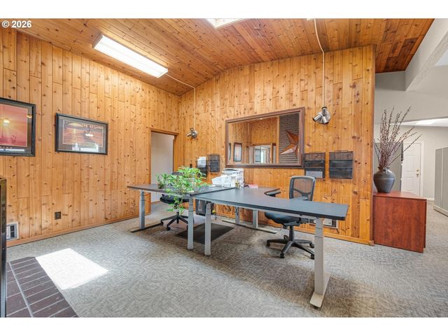 1525 WILLAMETTE FALLS Dr, West Linn, OR 97068