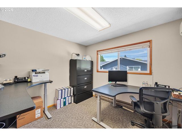 1525 WILLAMETTE FALLS Dr, West Linn, OR 97068