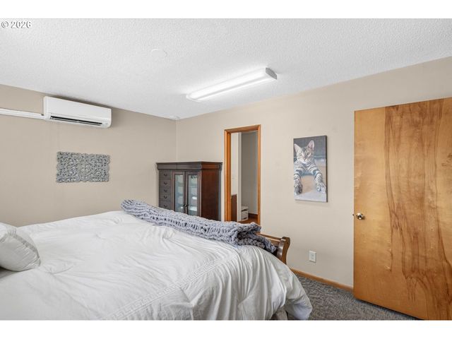 1525 WILLAMETTE FALLS Dr, West Linn, OR 97068