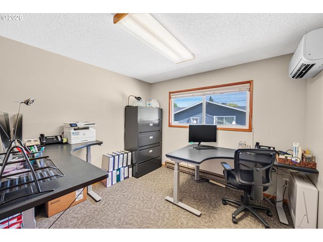 1525 WILLAMETTE FALLS Dr, West Linn, OR 97068