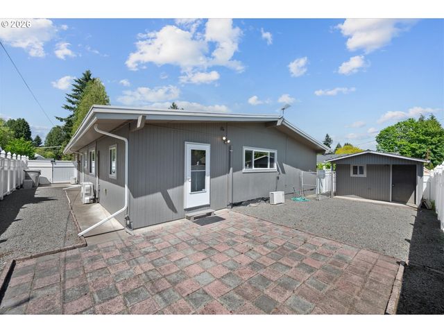 1525 WILLAMETTE FALLS Dr, West Linn, OR 97068