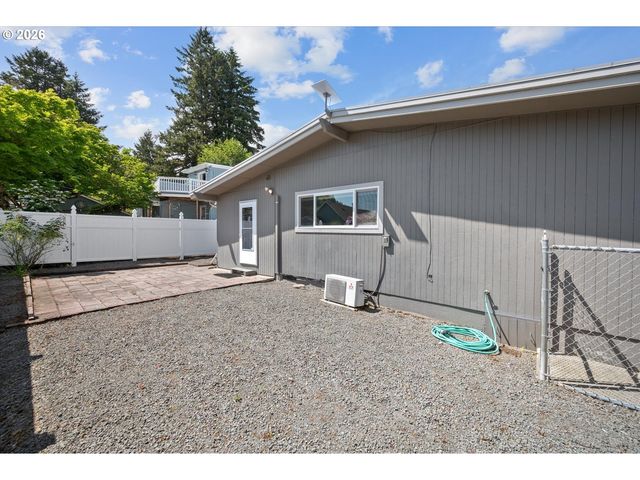 1525 WILLAMETTE FALLS Dr, West Linn, OR 97068
