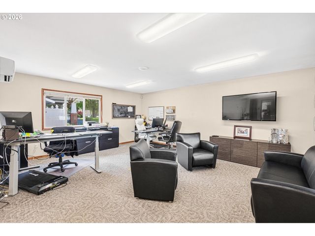 1525 WILLAMETTE FALLS Dr, West Linn, OR 97068