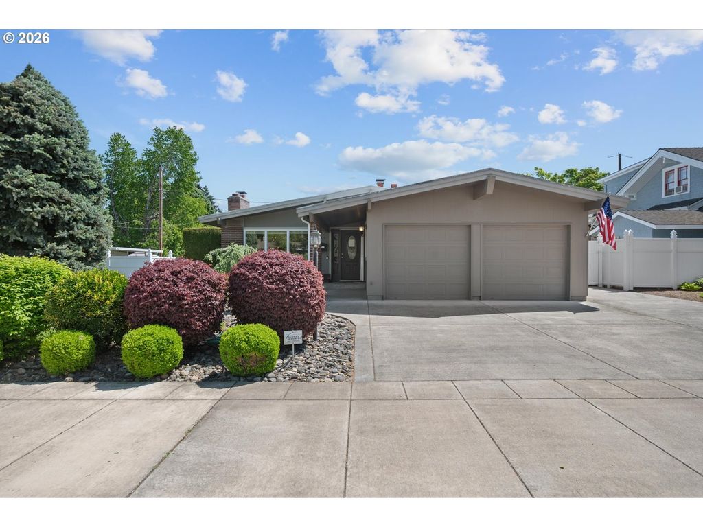 1525 WILLAMETTE FALLS Dr, West Linn, OR 97068
