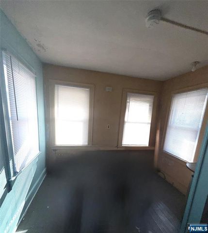 422 Lafayette Ave, Hawthorne, NJ 07506