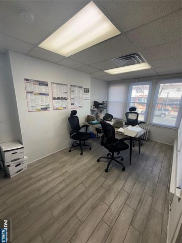 422 Lafayette Ave, Hawthorne, NJ 07506