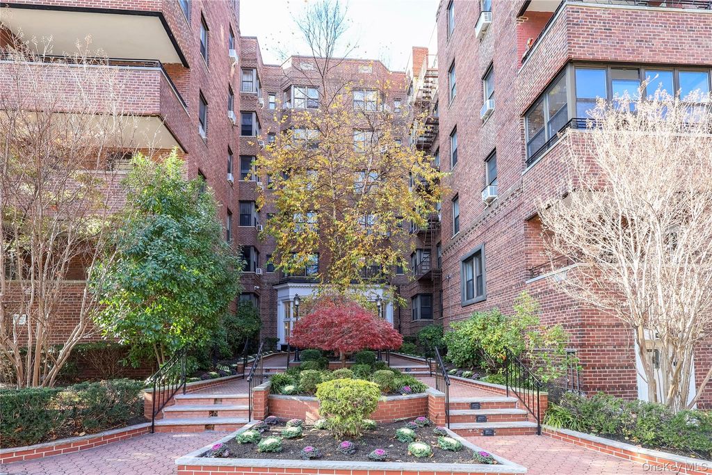69-40 Yellowstone Boulevard 407, Forest Hills, NY 11375