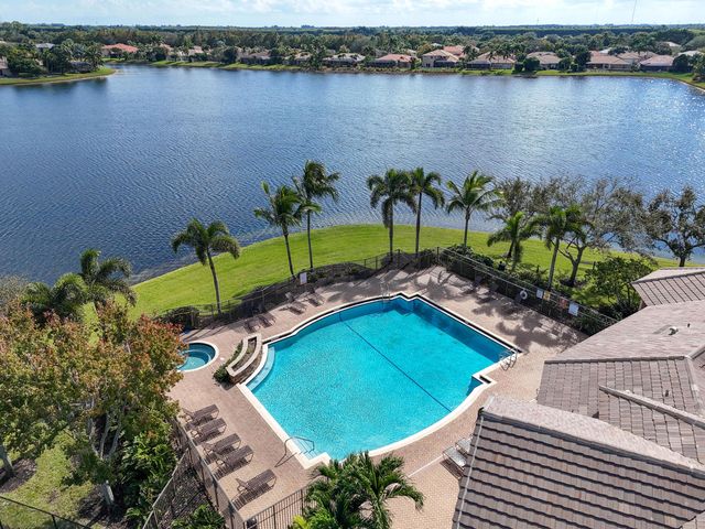 9863 Royal Cardigan Way, West Palm Beach, FL 33411