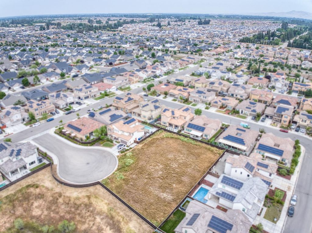 Image 13 of property listing at 4259 Alissa Ave, Clovis, CA 93619