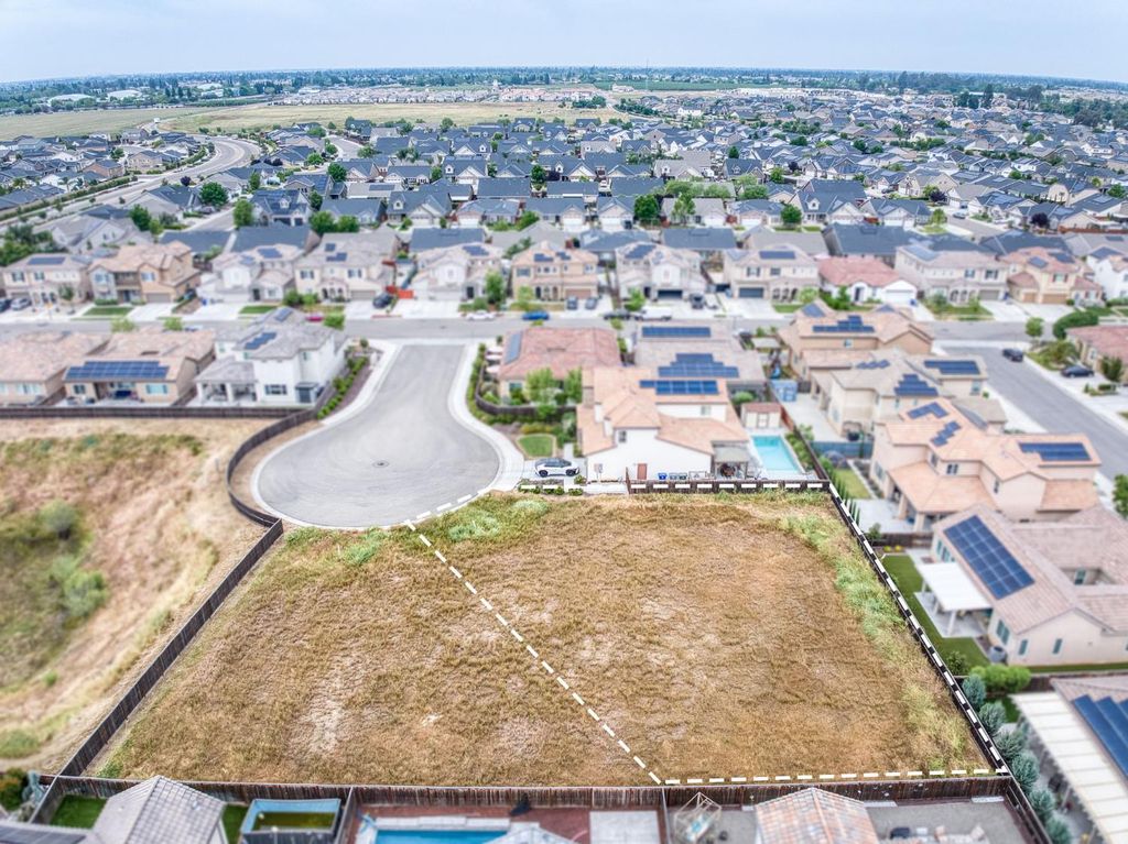 Image 18 of property listing at 4259 Alissa Ave, Clovis, CA 93619