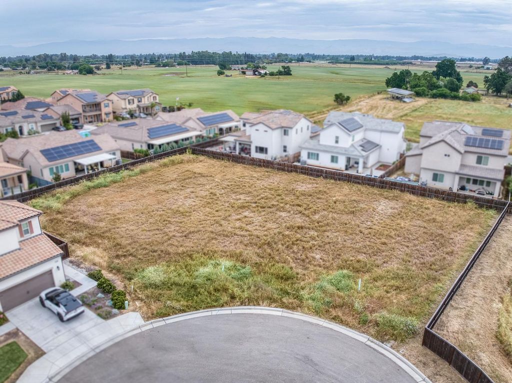 Image 3 of property listing at 4259 Alissa Ave, Clovis, CA 93619