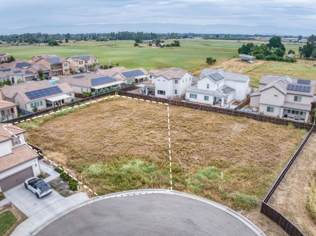 Image 5 of property listing at 4259 Alissa Ave, Clovis, CA 93619