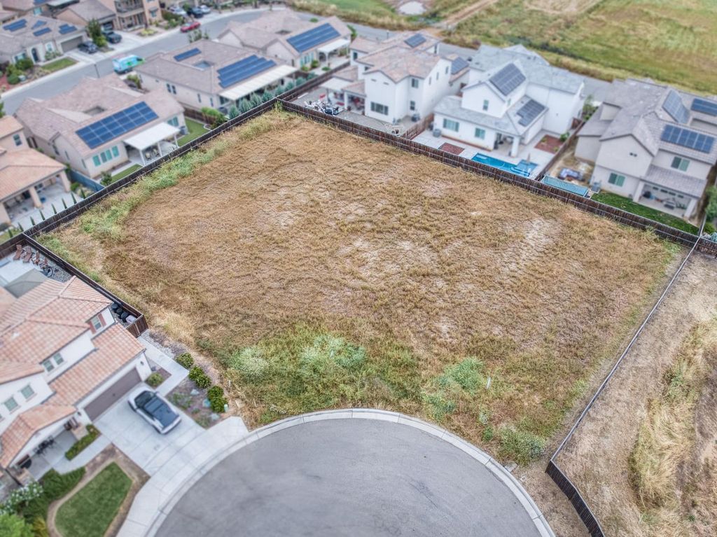 Image 6 of property listing at 4259 Alissa Ave, Clovis, CA 93619