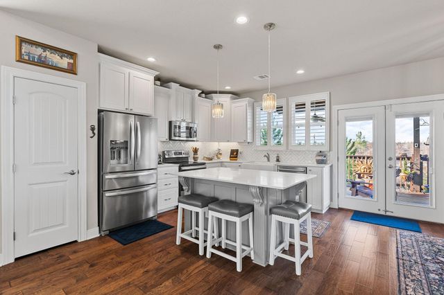 180 River Forest DR, Bastrop, TX 78602