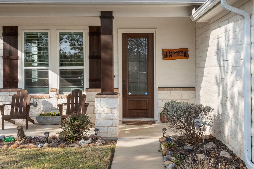 180 River Forest DR, Bastrop, TX 78602