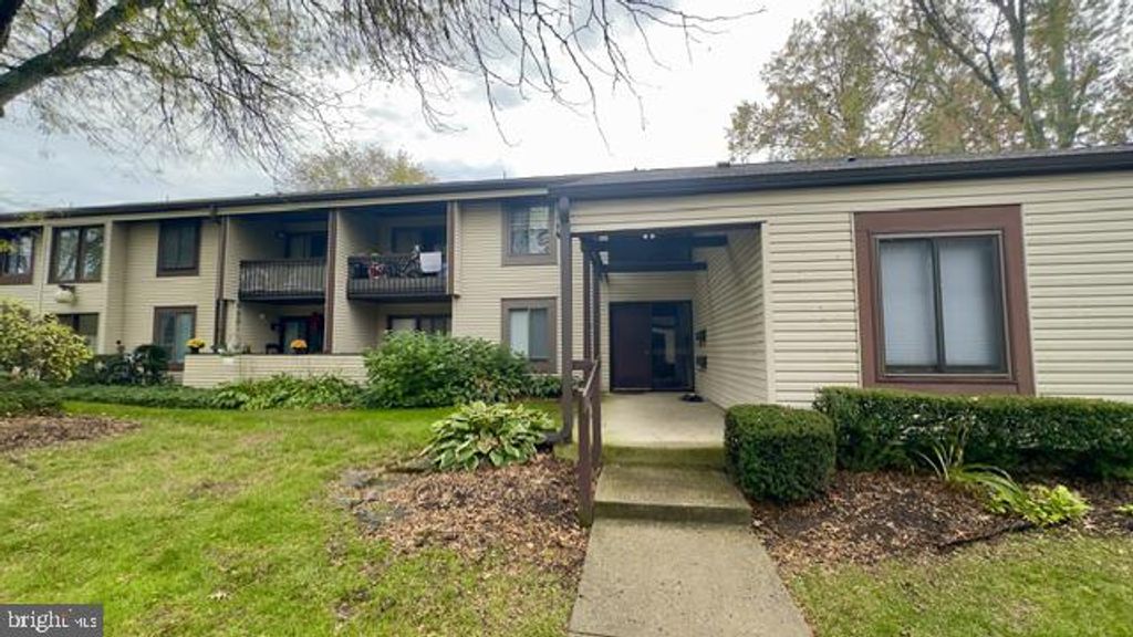 11- TWIN RIVERS DR N #M, HIGHTSTOWN, NJ 08520 — exterior