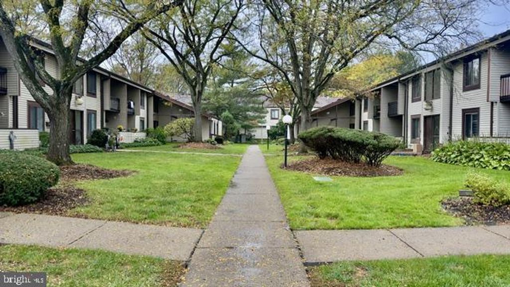 11- TWIN RIVERS DR N #M, HIGHTSTOWN, NJ 08520 — photo 2