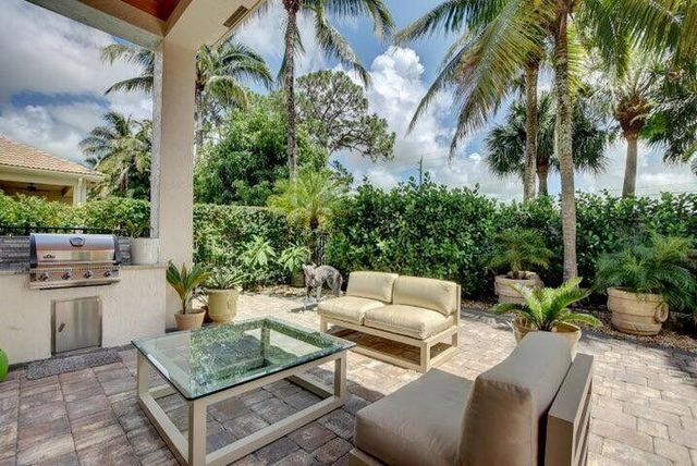 6735 Royal Orchid Circle, Delray Beach, FL 33446