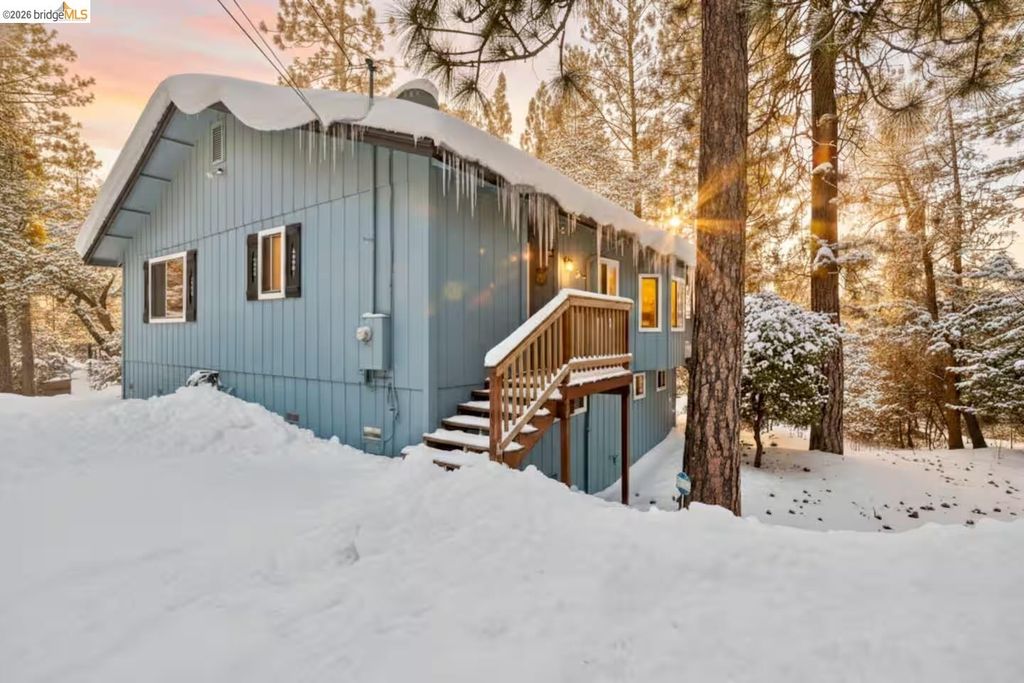 12955 Jackson Mill Drive, Groveland, CA 95321