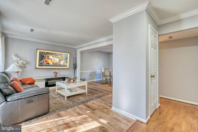 5876 PONTIAC DR, Woodbridge, VA 22193