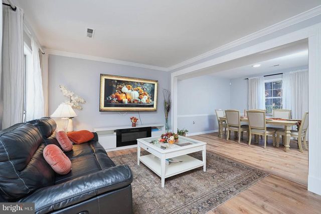 5876 PONTIAC DR, Woodbridge, VA 22193