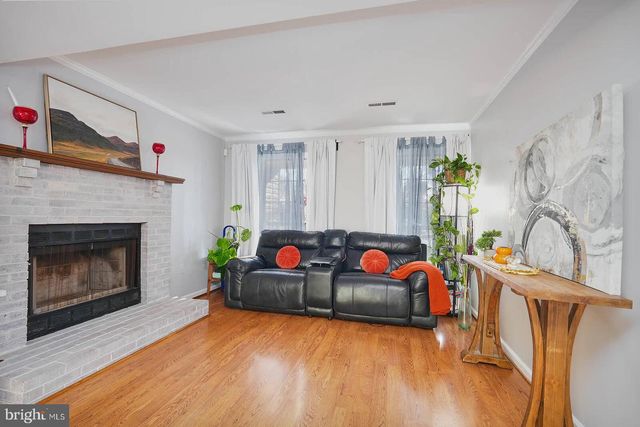 5876 PONTIAC DR, Woodbridge, VA 22193