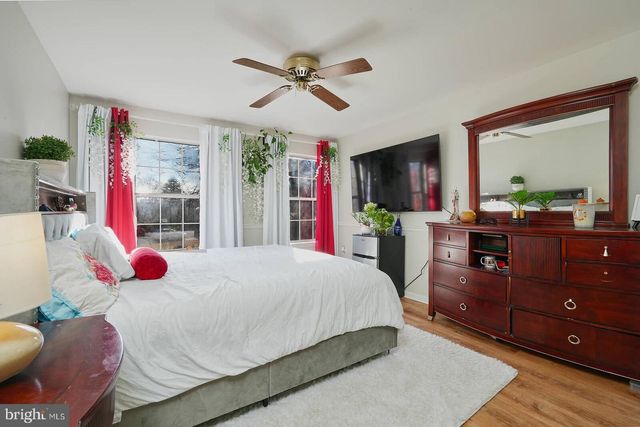 5876 PONTIAC DR, Woodbridge, VA 22193