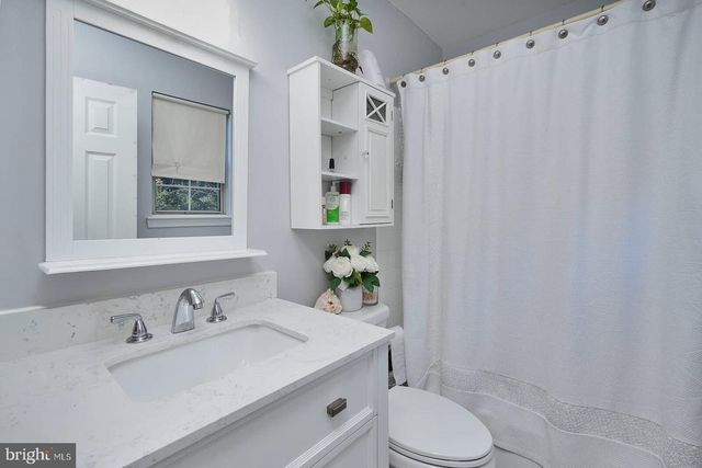 5876 PONTIAC DR, Woodbridge, VA 22193