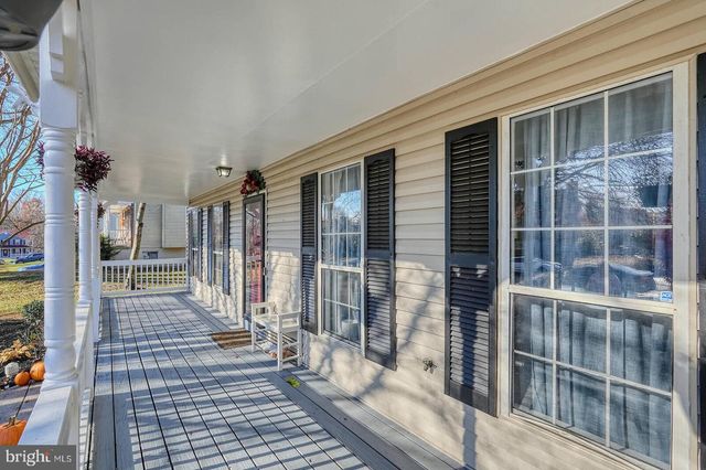 5876 PONTIAC DR, Woodbridge, VA 22193