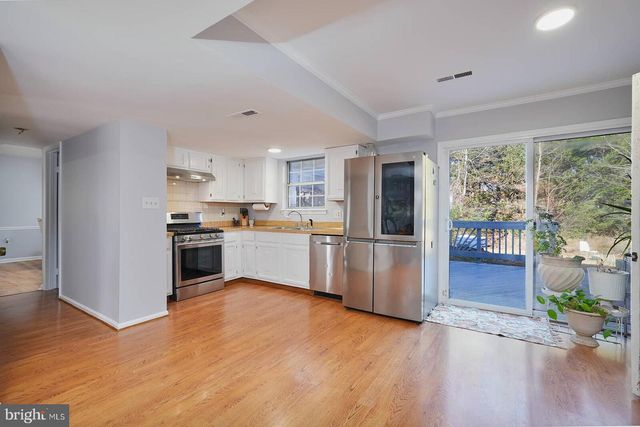 5876 PONTIAC DR, Woodbridge, VA 22193