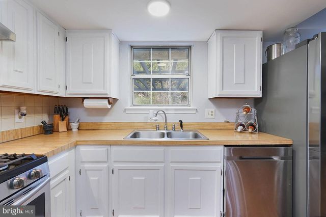 5876 PONTIAC DR, Woodbridge, VA 22193