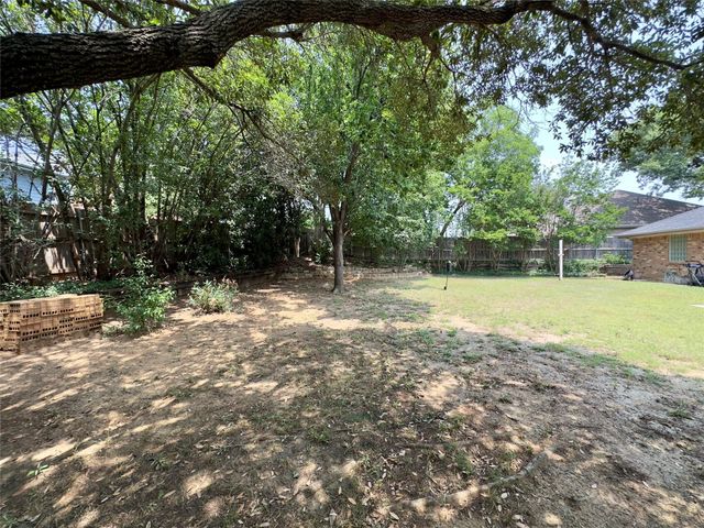 2128 N Aspenwood Drive, Grapevine, TX 76051