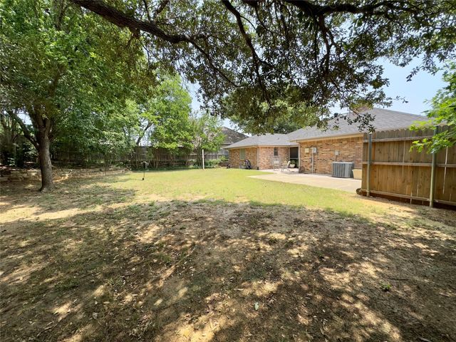 2128 N Aspenwood Drive, Grapevine, TX 76051