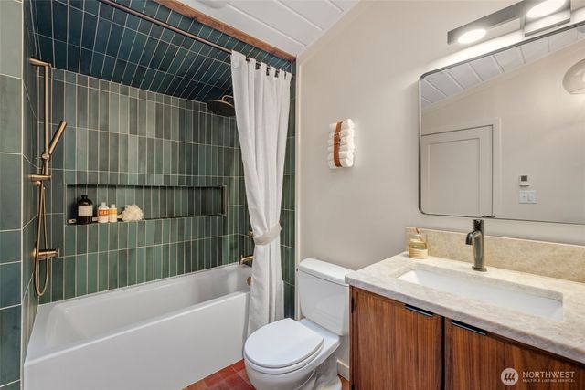 21108 1st Avenue S, Des Moines, WA 98198