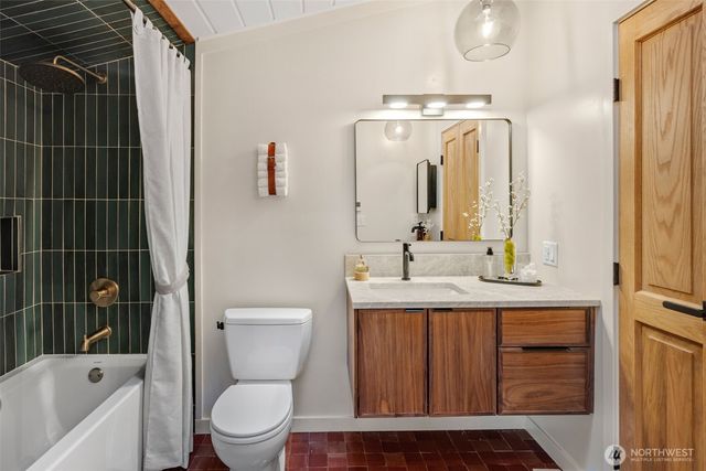 21108 1st Avenue S, Des Moines, WA 98198