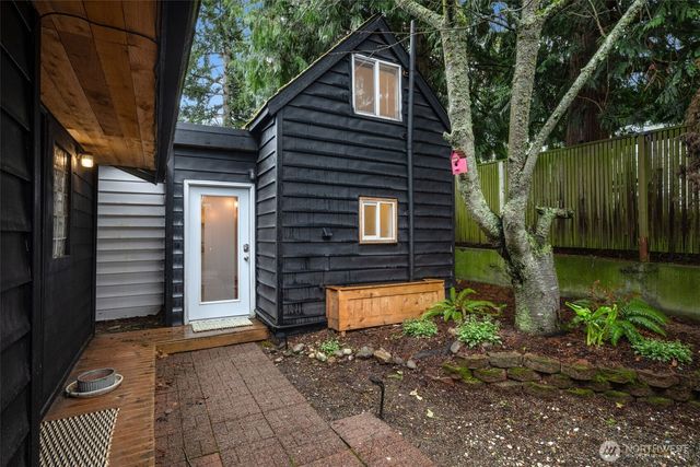 21108 1st Avenue S, Des Moines, WA 98198