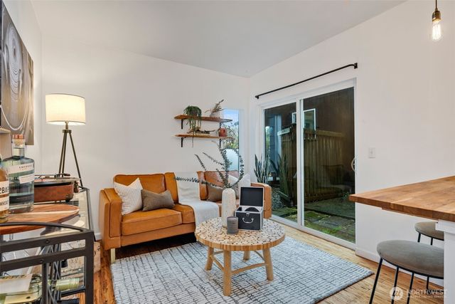 21108 1st Avenue S, Des Moines, WA 98198