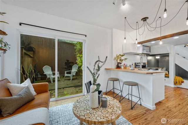 21108 1st Avenue S, Des Moines, WA 98198