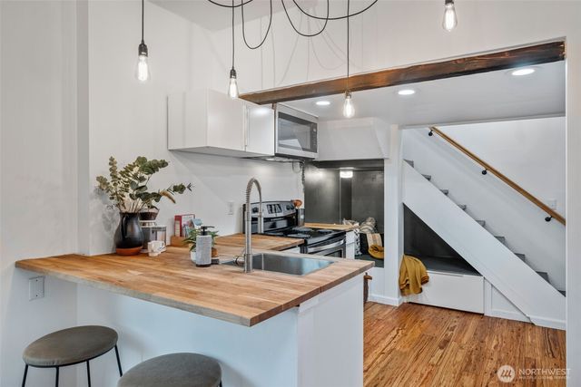 21108 1st Avenue S, Des Moines, WA 98198