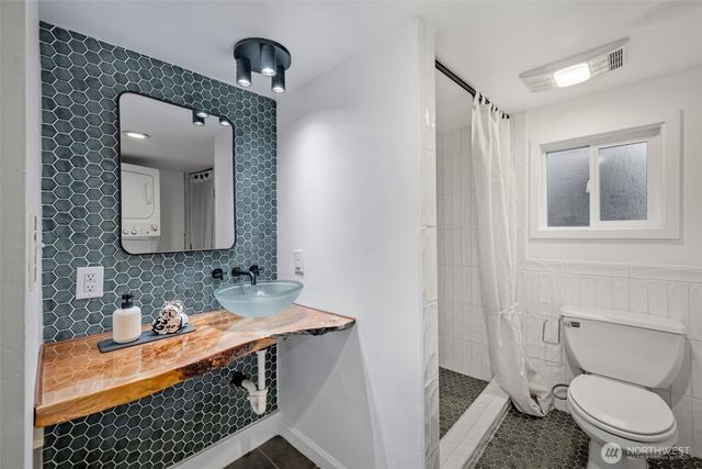 21108 1st Avenue S, Des Moines, WA 98198