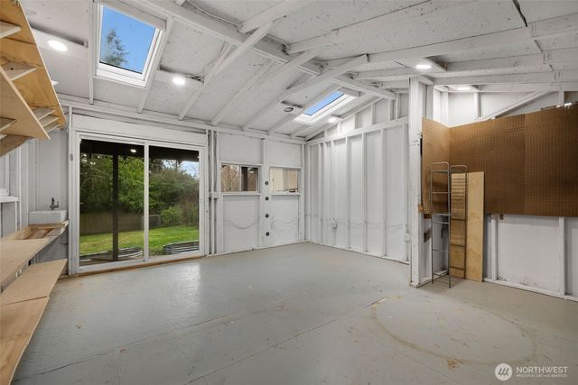 21108 1st Avenue S, Des Moines, WA 98198