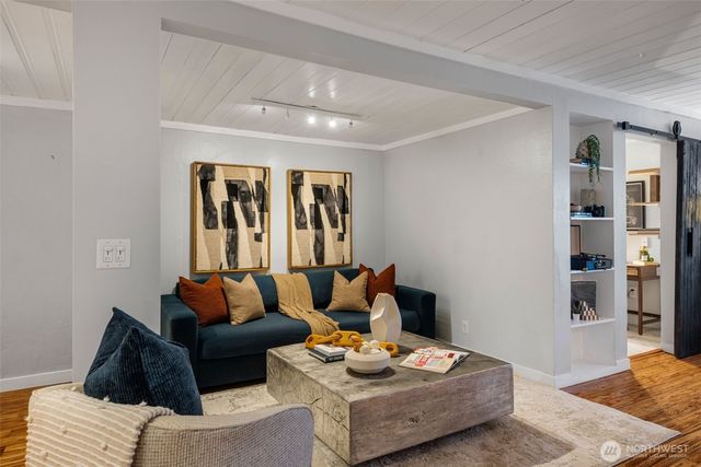 21108 1st Avenue S, Des Moines, WA 98198