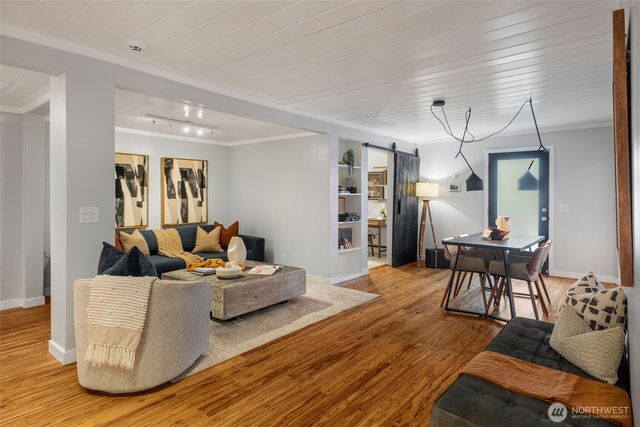 21108 1st Avenue S, Des Moines, WA 98198