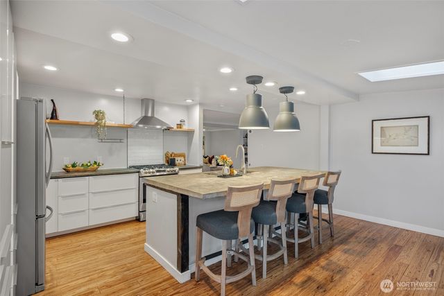 21108 1st Avenue S, Des Moines, WA 98198